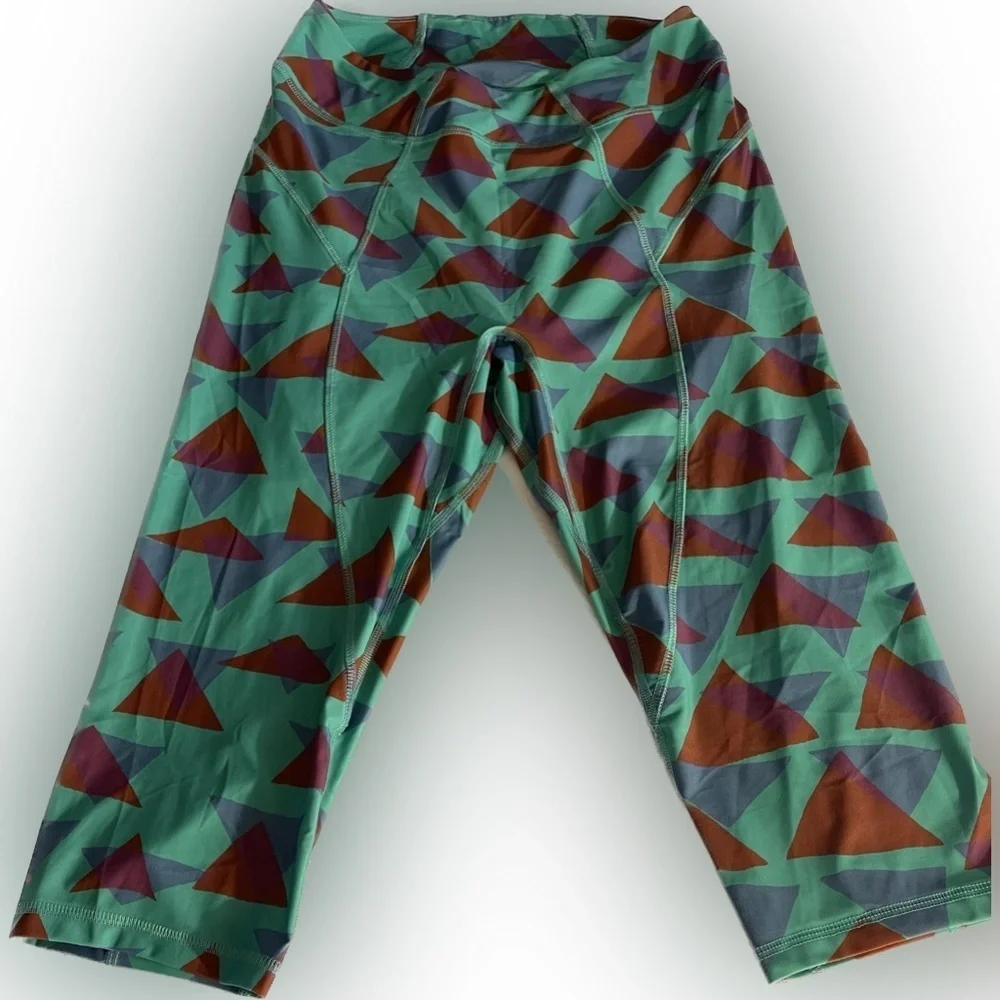 Free People Geometric Crop Leggings Size M 16” Inseam.